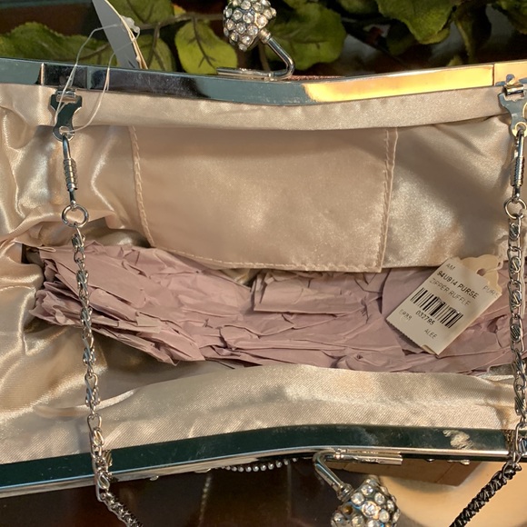 NWT Special occasion purse. Evening bag. “Zipper ruffle” crossbody or clutch - Picture 5 of 5